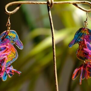 Pendientes de pájaros elaborados en Latón pintados a mano inspirados en la biodiversidad de Colombia, Sur América