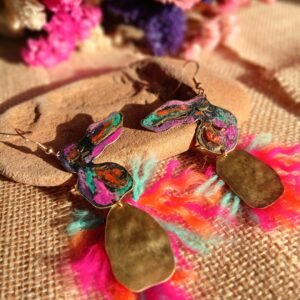 Pendientes de Tucanes de colores, artesanales pintados a mano y chapados en oro.