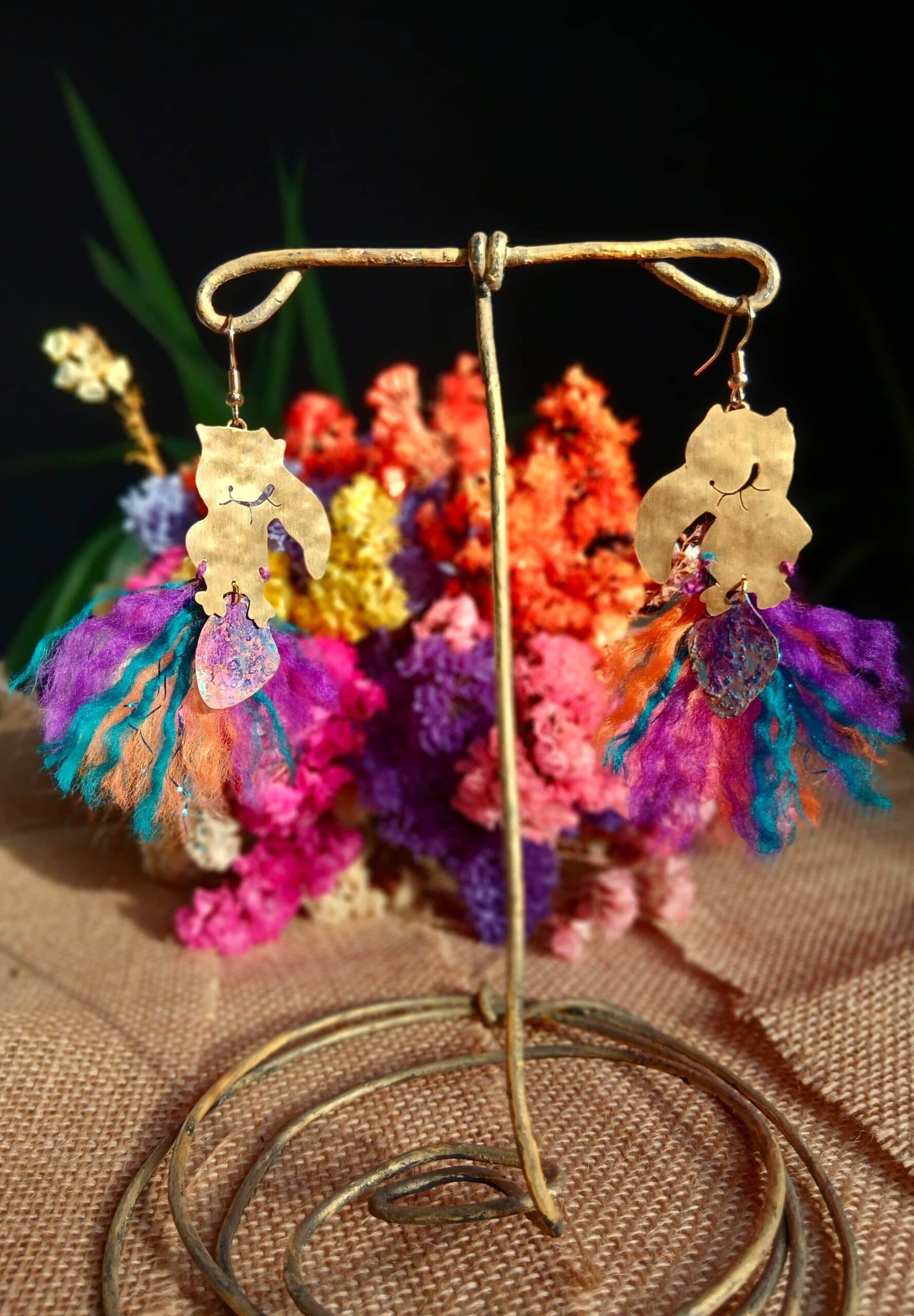 Pendientes “Tucán Llama Tropical de Luz” - Image 4