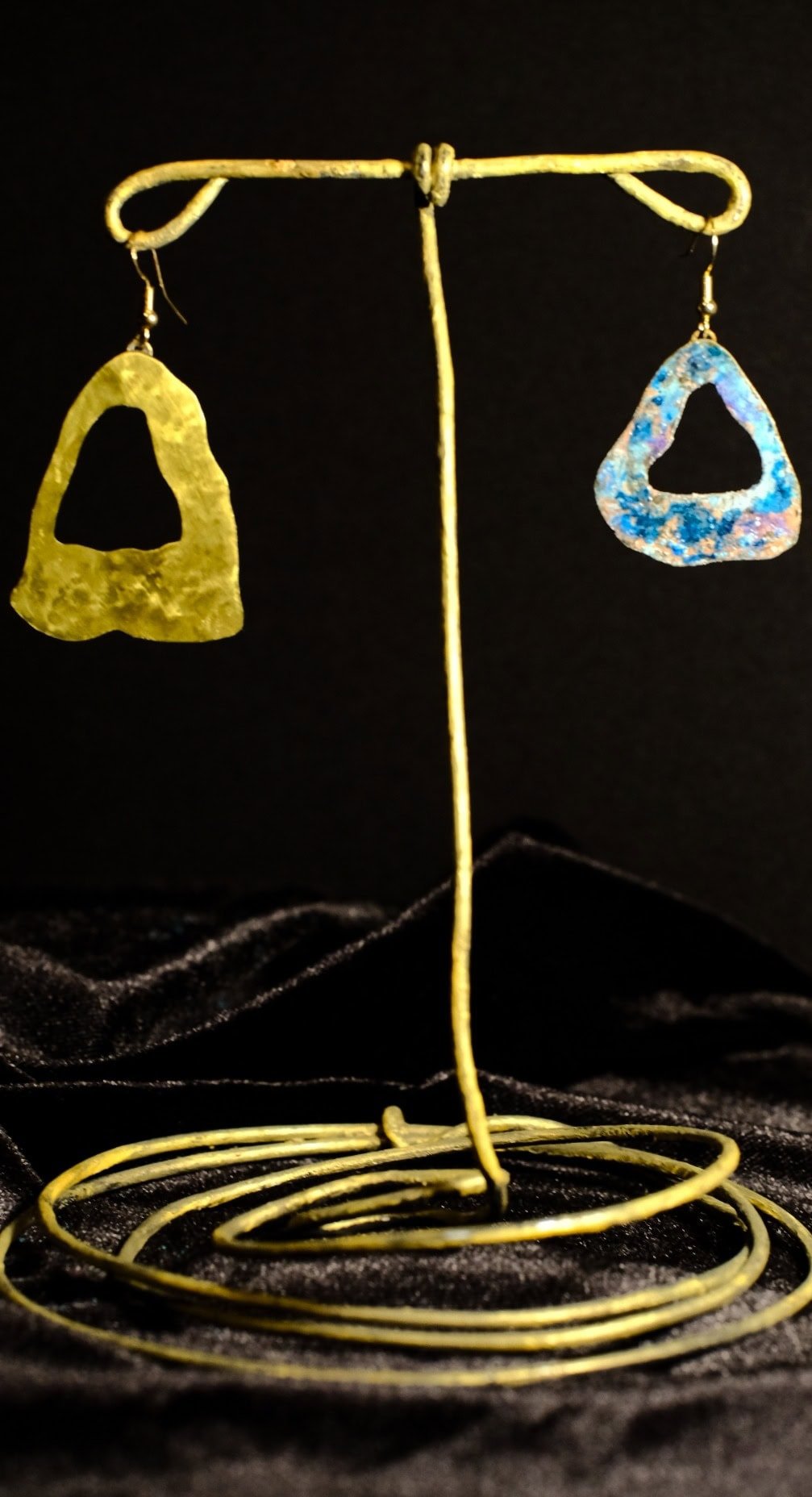 Pendientes en firma de triángulos desiguales