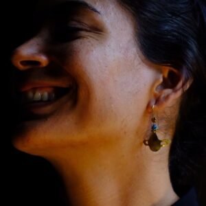 Pendientes en forma de Saturno elaborados de manera artesanal chapados en oro